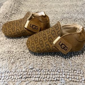 Baby Uggs Like New size 4-5